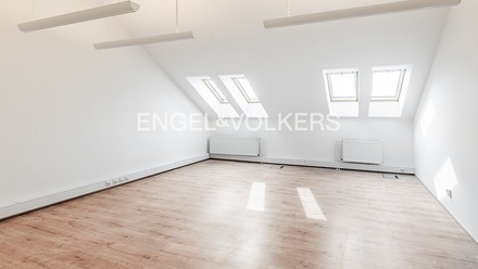 Pronájem kanceláře 202 m², Praha - Smíchov