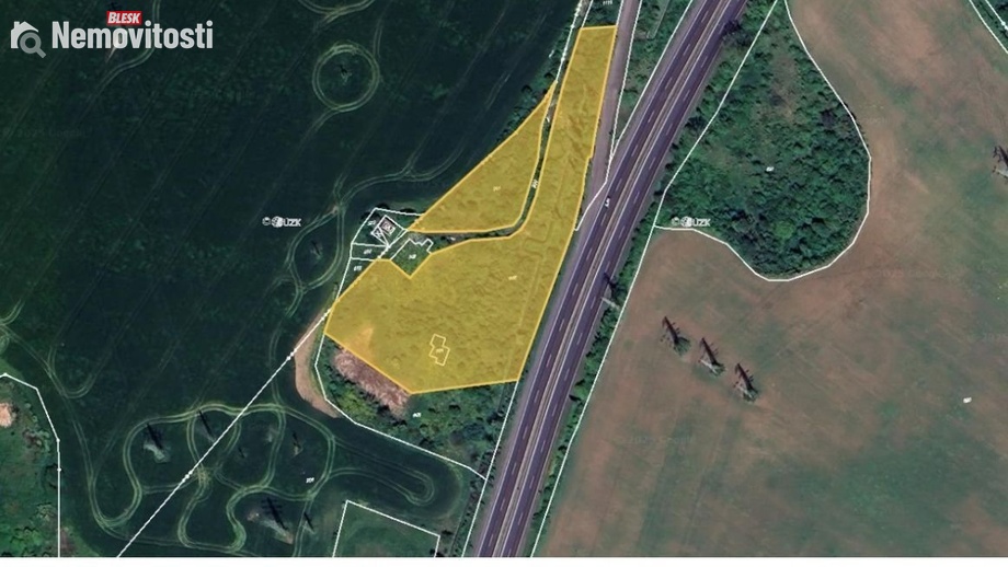 Prodej specifického pozemku 9 374 m², Hostomice