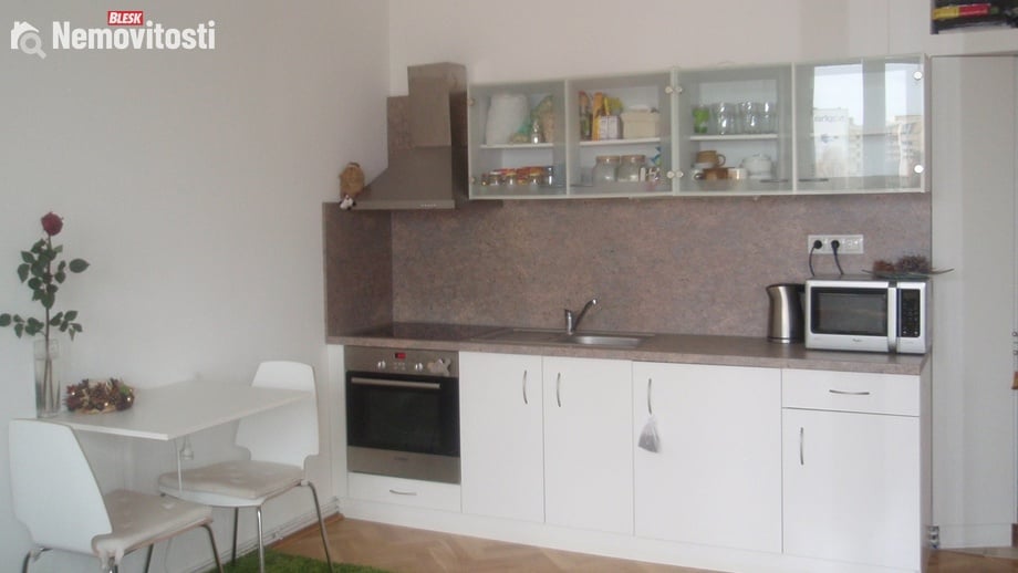 Pronájem bytu 1+kk 32 m², Brno - Komárov