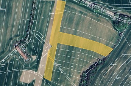 Prodej podílu 1/2 pole 14 966 m², Kostelany