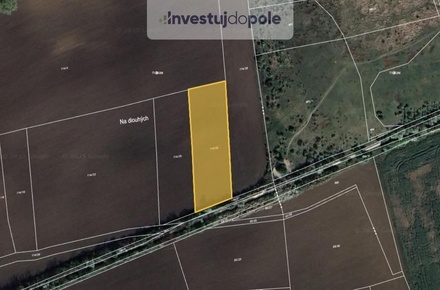 Prodej pole 3 083 m², Nučice
