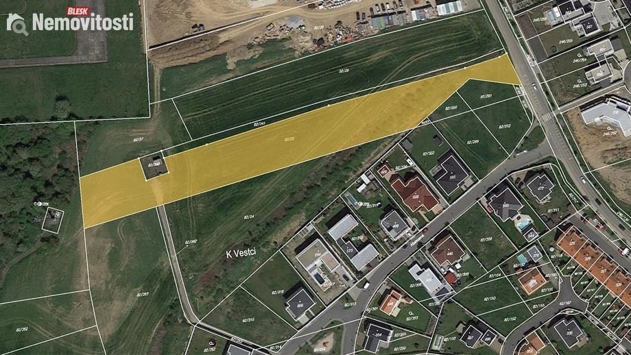 Prodej podílu 1/2 pole 3 413 m², Jesenice