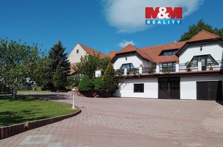 Prodej rodinného domu 410 m², Nepomyšl