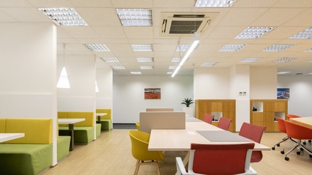 Pronájem kanceláře 239 m², Praha - Holešovice