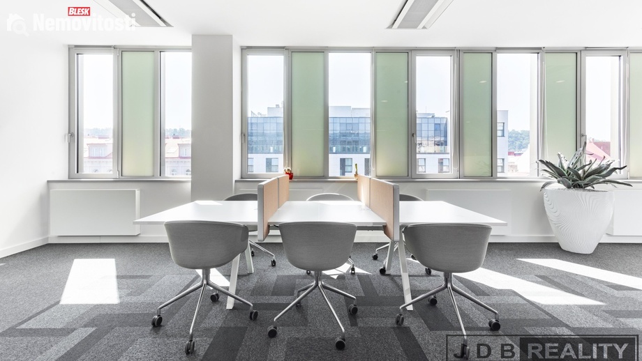 Pronájem kanceláře 60 m², Praha - Karlín