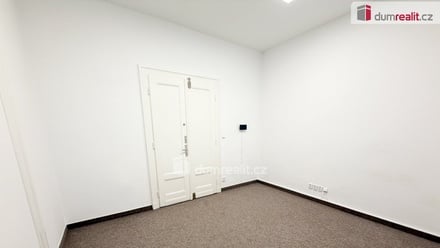 Pronájem kanceláře 23 m², Praha 2