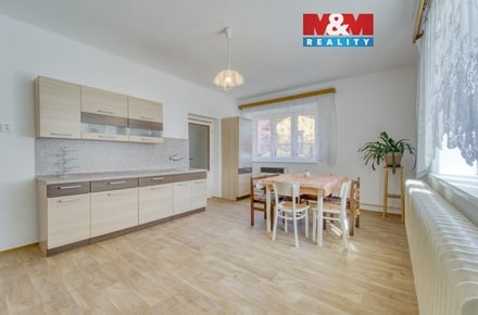 Pronájem rodinného domu 223 m², Dlažov
