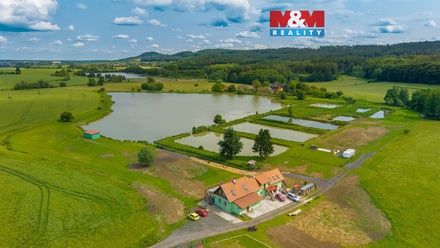 Prodej rodinného domu 245 m², Ostružno