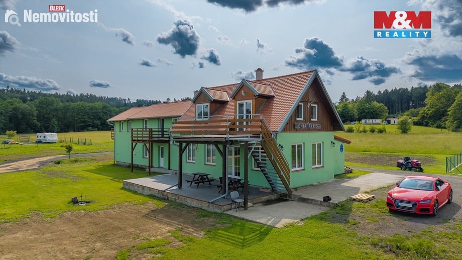 Prodej rodinného domu 245 m², Ostružno