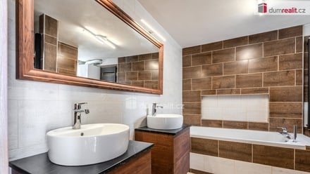 Prodej rodinného domu 460 m², Vědomice
