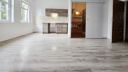 Pronájem bytu 2+kk 39 m², Lužná