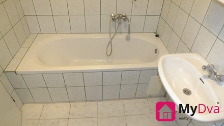 Pronájem bytu 1+kk 35 m², Božice