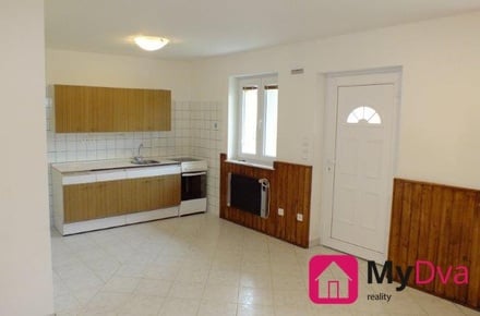 Pronájem bytu 1+kk 35 m², Božice