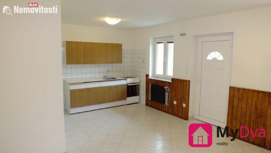 Pronájem bytu 1+kk 35 m², Božice