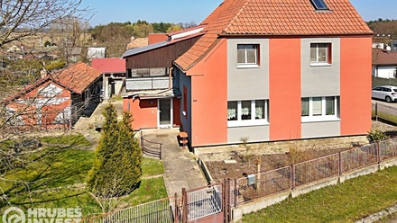 Prodej rodinného domu 200 m², Veliny