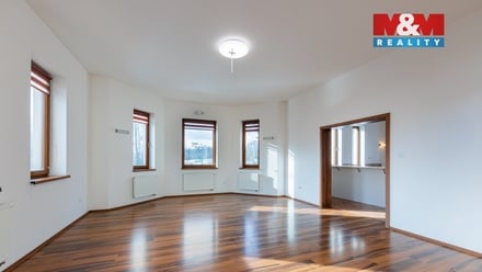Prodej rodinného domu 376 m², Nová Role