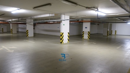 Pronájem garážového stání 13 m², Praha - Dejvice