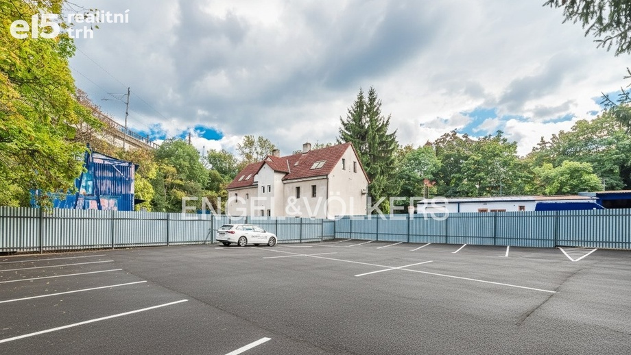 Pronájem komerční nemovitosti 350 m², Praha - Libeň