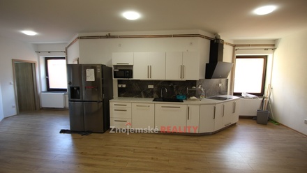 Pronájem bytu 4+kk 100 m², Chvalovice