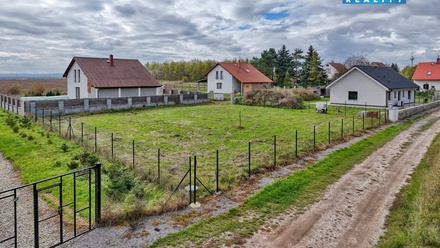 Prodej stavebního pozemku 900 m², Milostín