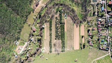 Prodej specifického pozemku 8 172 m², Znojmo - Oblekovice