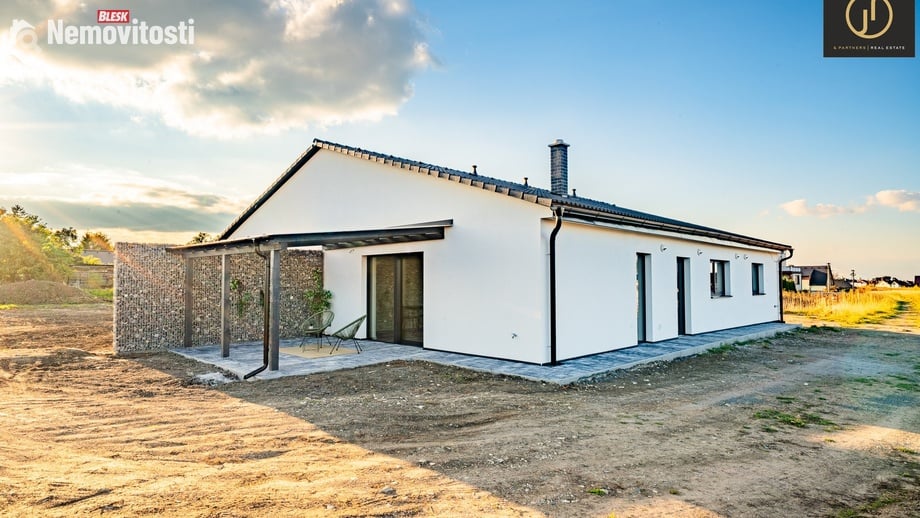 Prodej rodinného domu 126 m², Pchery