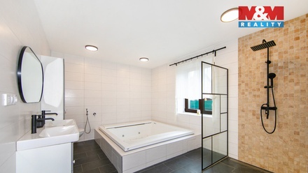 Prodej rodinného domu 220 m², Zruč-Senec