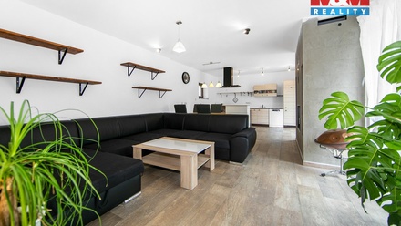 Prodej rodinného domu 220 m², Zruč-Senec