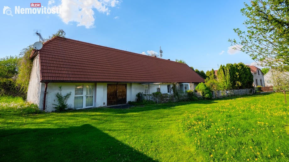 Prodej podílu 1/2 rodinného domu 111 m², Blovice - Hradiště