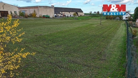 Prodej stavebního pozemku 2 519 m², Úžice