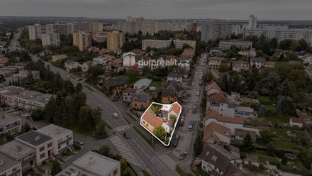 Prodej komerčního pozemku 665 m², Praha 11