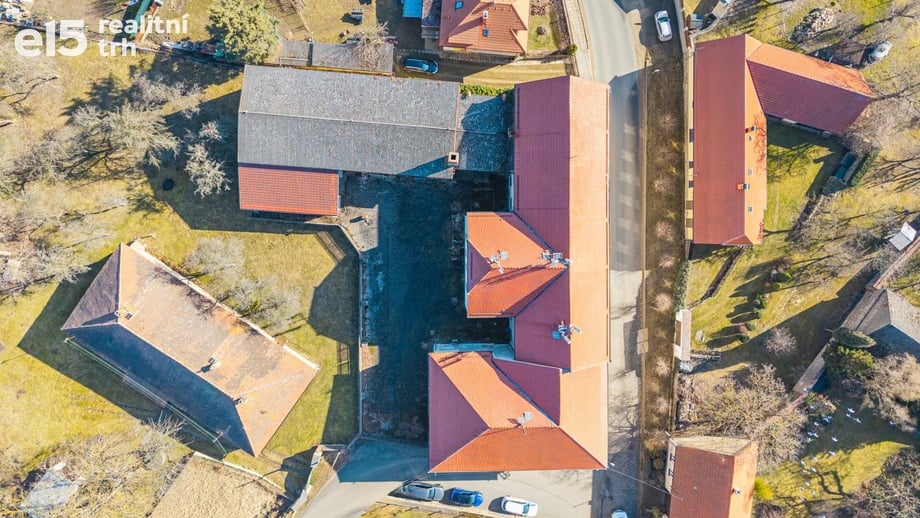 Prodej výrobního prostoru 1 800 m², Načeradec