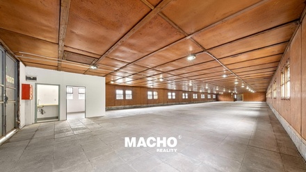Pronájem skladu 588 m², Chrášťany