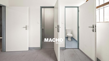 Pronájem skladu 588 m², Chrášťany