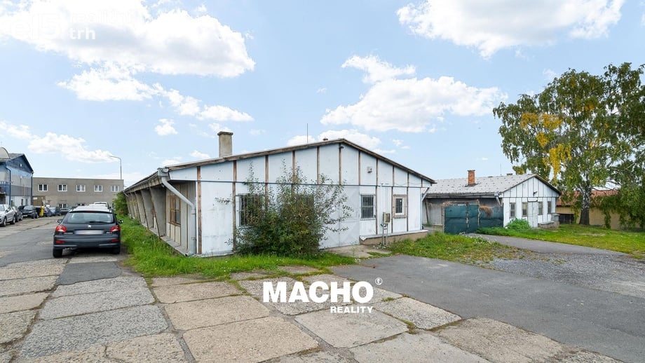 Pronájem skladu 588 m², Chrášťany