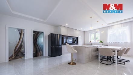 Prodej rodinného domu 166 m², Rostoklaty