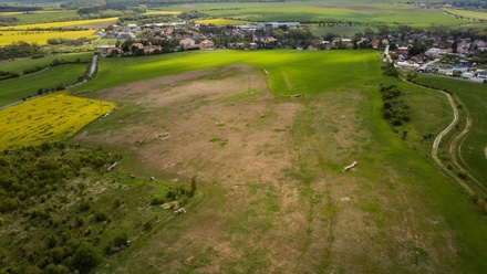 Prodej komerčního pozemku 37 972 m², Tachlovice