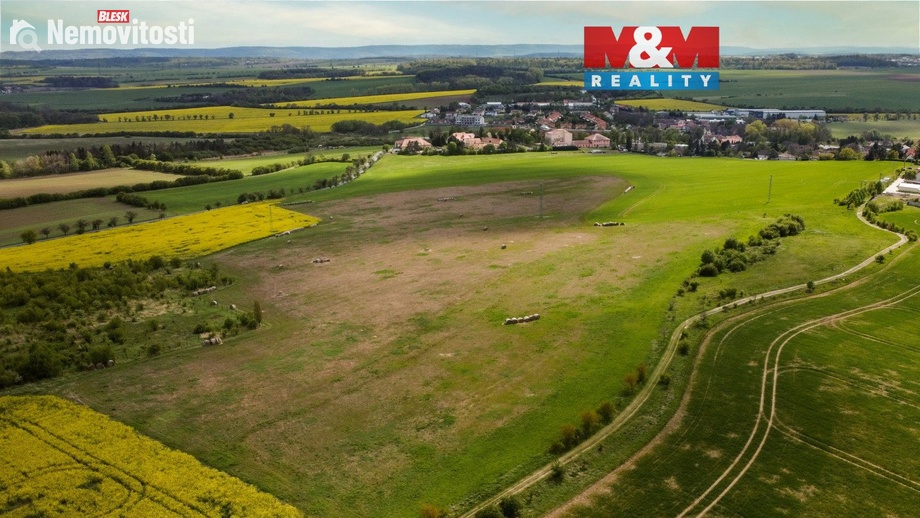 Prodej komerčního pozemku 37 972 m², Tachlovice