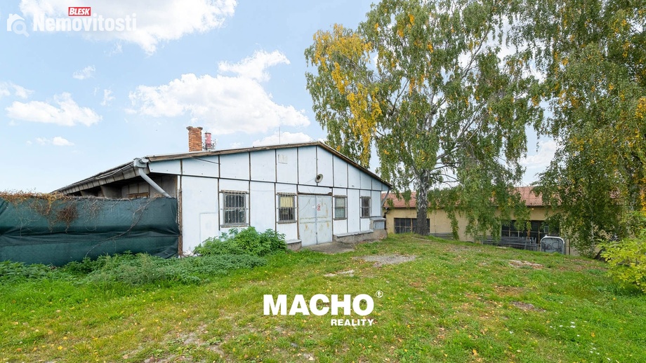 Pronájem skladu 588 m², Chrášťany