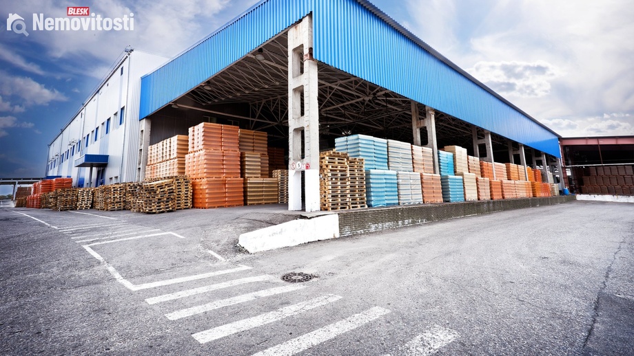 Prodej skladu 19 000 m², Havraň