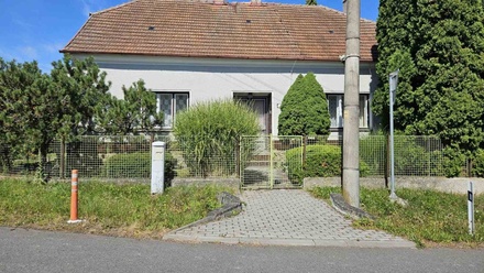 Prodej rodinného domu 200 m², Ptení