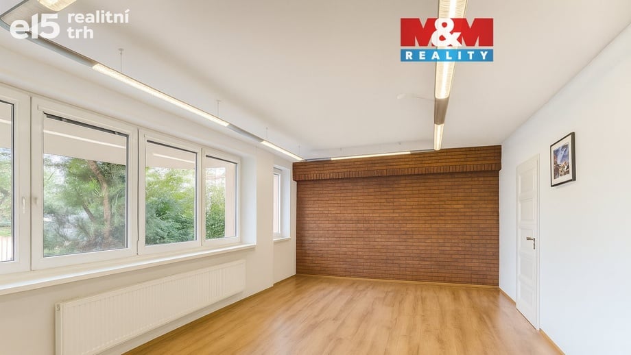 Prodej obchodního prostoru 39 m², Praha 10