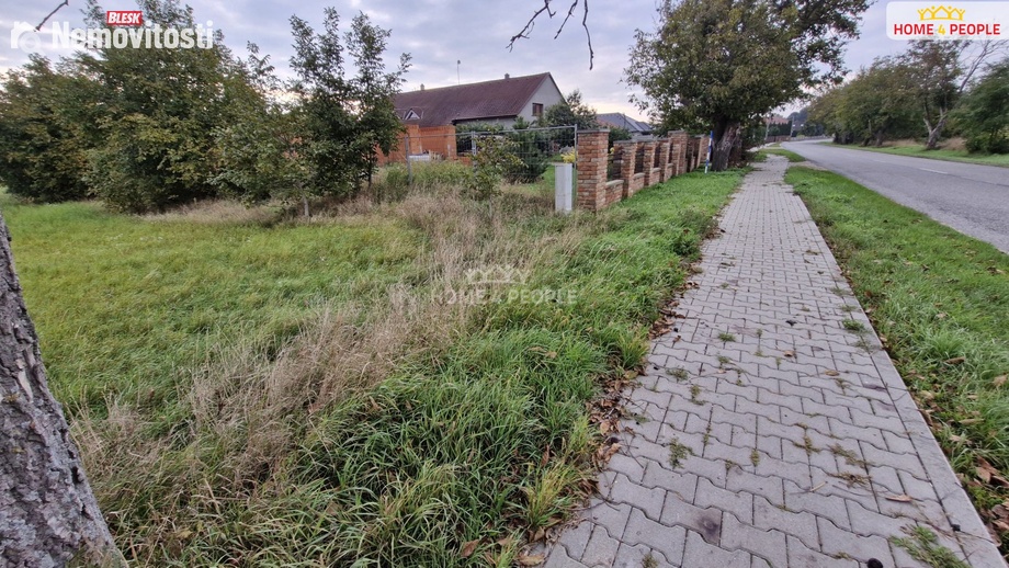 Prodej stavebního pozemku 2 765 m², Cvrčovice