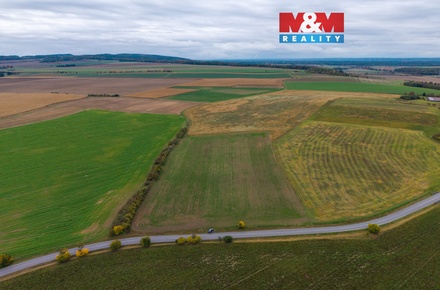 Prodej pole 3 689 m², Mokré