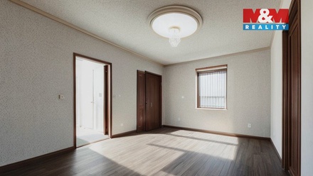 Prodej rodinného domu 320 m², Černiv