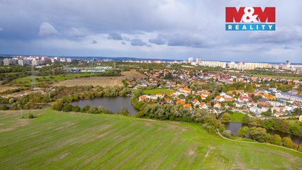 Prodej pole 2 421 m², Praha