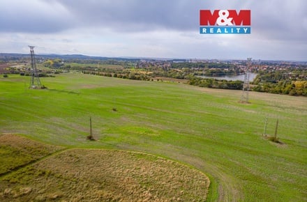 Prodej pole 2 421 m², Praha