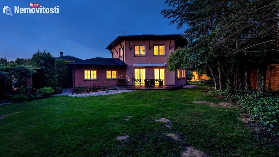 Prodej rodinného domu 486 m², Přezletice