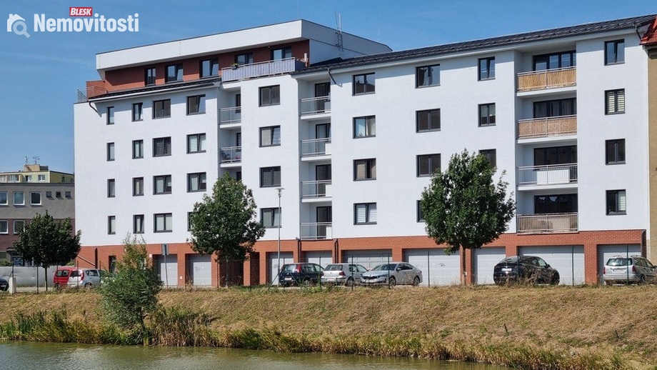 Prodej bytu 1+kk 36 m², Hranice I-Město