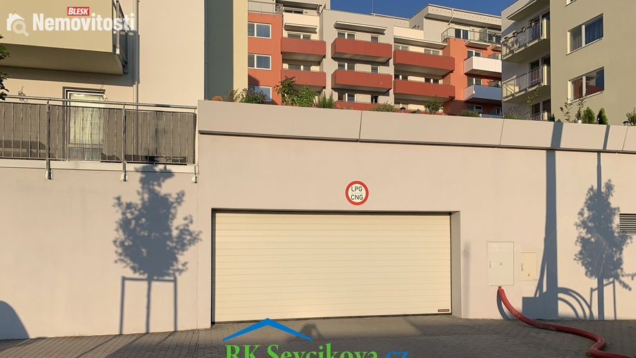 Pronájem garáže 17 m², Brno - Žebětín